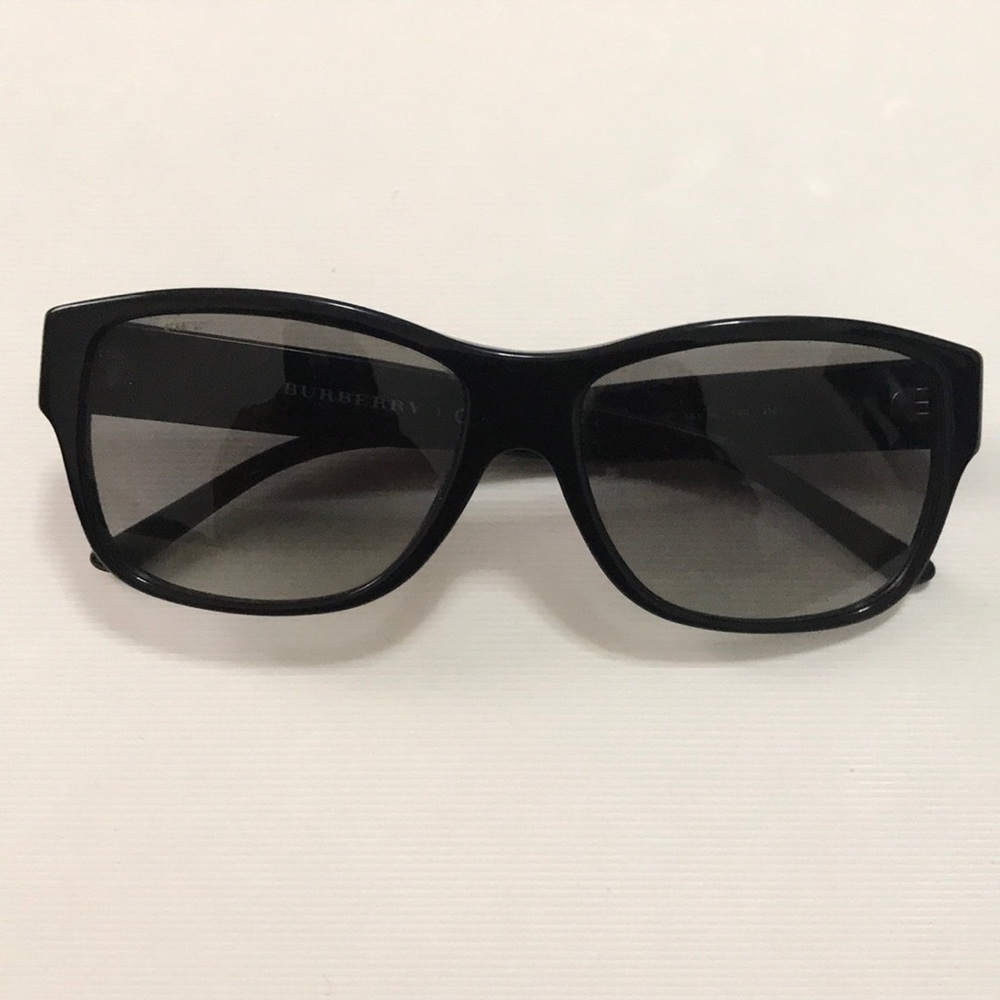 Authentic Burberry Black Sunglasses - Picture 1 of 8